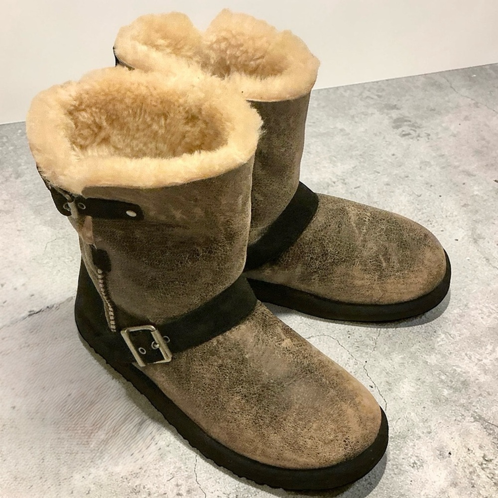 UGG Dylan Classic Short Boots Shearling Distressed Leather Black Tan Size 9